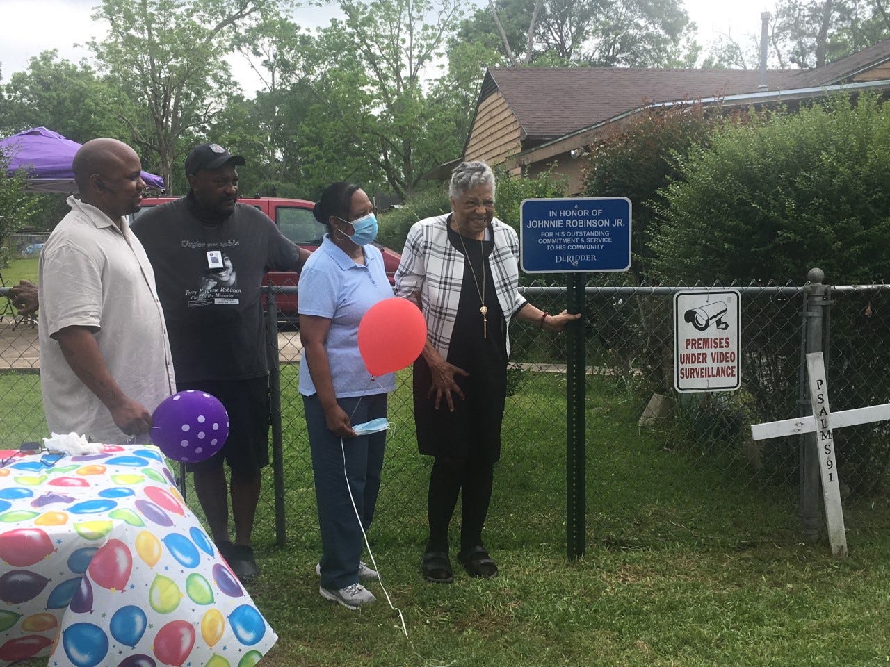 Louella Robinson, wife of the late Johnnie Robinson, was surrounded by family, friends, and many community leaders at the unveiling ceremony.